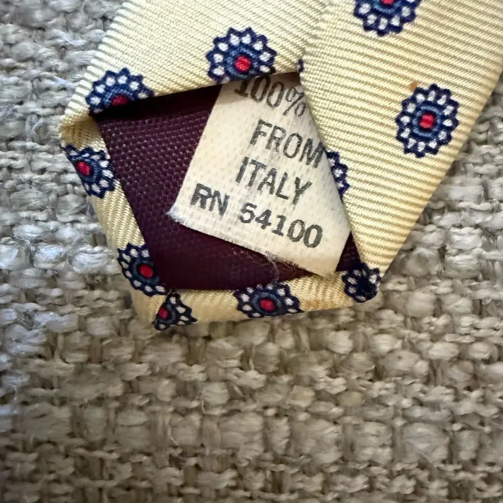 Preppie by J.B. Yellow with spotty design men’s vintage tie